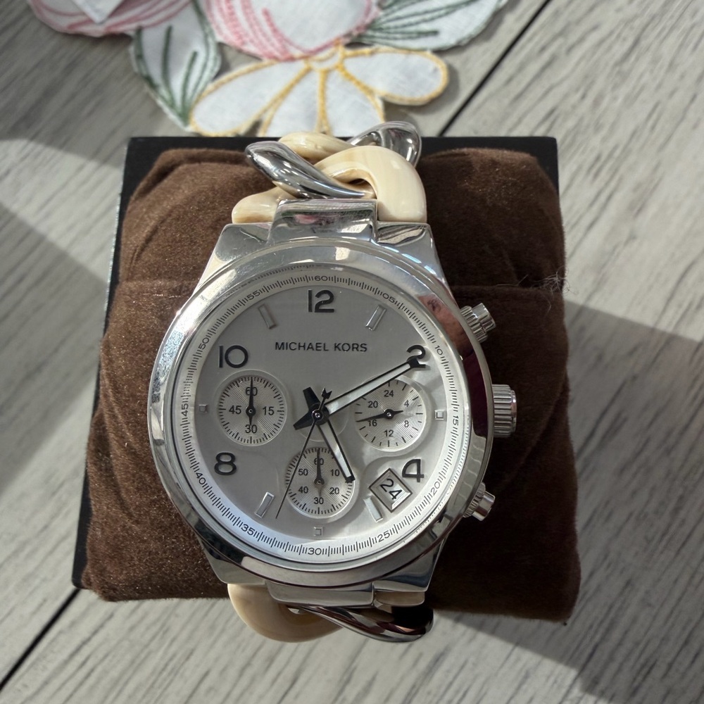 Michael Kors MK4263 Runway Twist Alabaster Ladies Watch - Picture 2 of 4